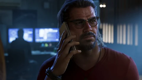 Raul au téléphone devant ses écrans, visuel officiel Rockstar Games
