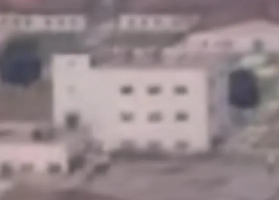 Offizieller Screenshot aus GTA VI: Gefängnisgebäude