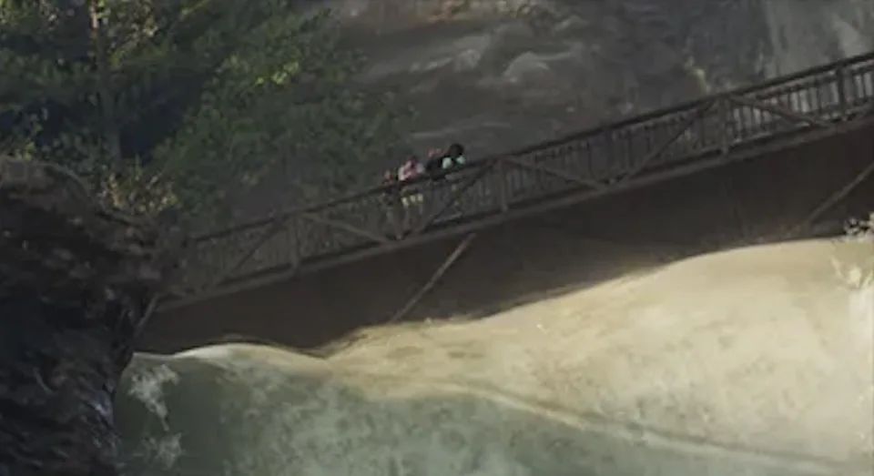 Capture officielle de GTA VI : Footbridge