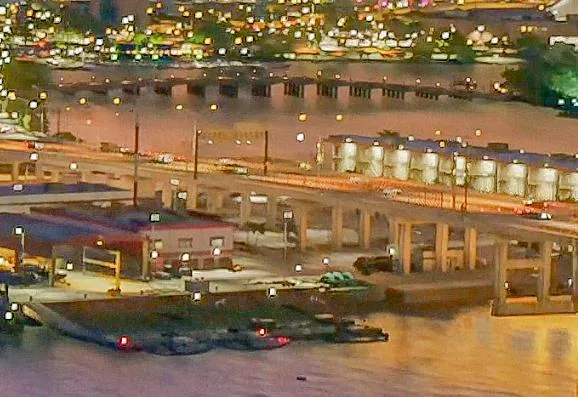 Offizieller Screenshot aus GTA VI: MacArthur Causeway Bridge