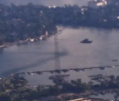 Offizieller Screenshot aus GTA VI: Pelican Harbor Radio Tower